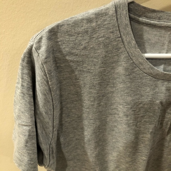 NWOT UNIQLO Basic Tee - Picture 5 of 5